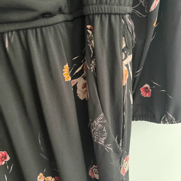 GORGEOUS NWT: Maurices black floral jumpsuit XXL Flattering V Neck Pockets - Picture 2 of 7